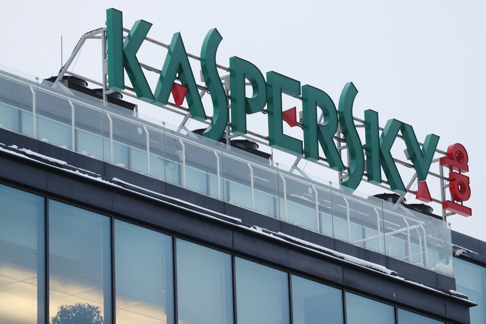 Παιχνίδια κατασκόπων ή θεωρίες συνωμοσίας: Γιατί οι ΗΠΑ απαγορεύουν τη χρήση του λογισμικού Kaspersky